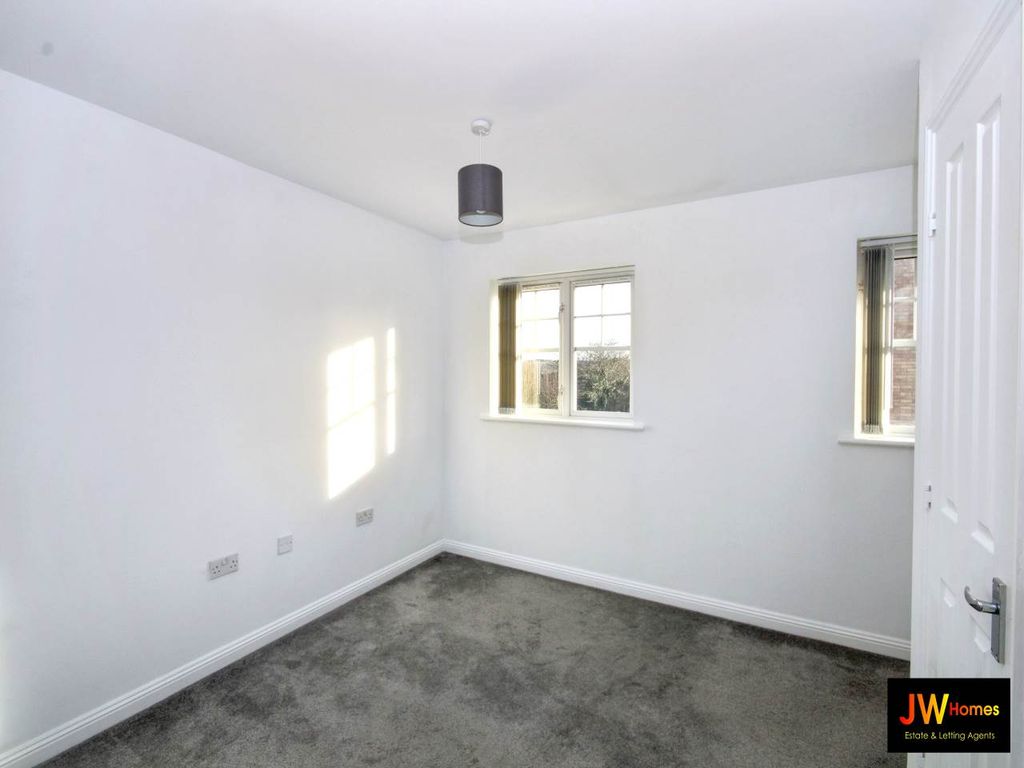 Property photo 3 of 14 Bedroom 1 (2)