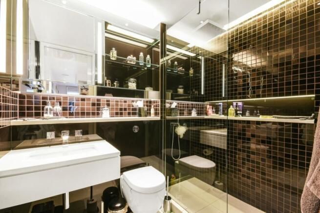 Property photo 2 of 12 Bathroom.Png