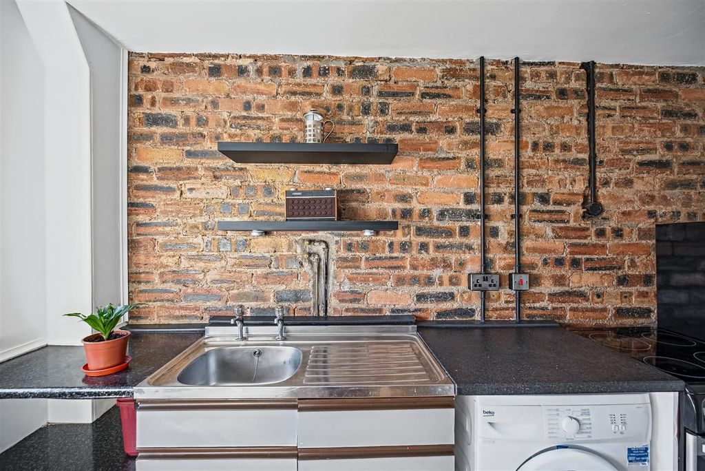 Property photo 3 of 14 Elphinstone Crescent-22.Jpg