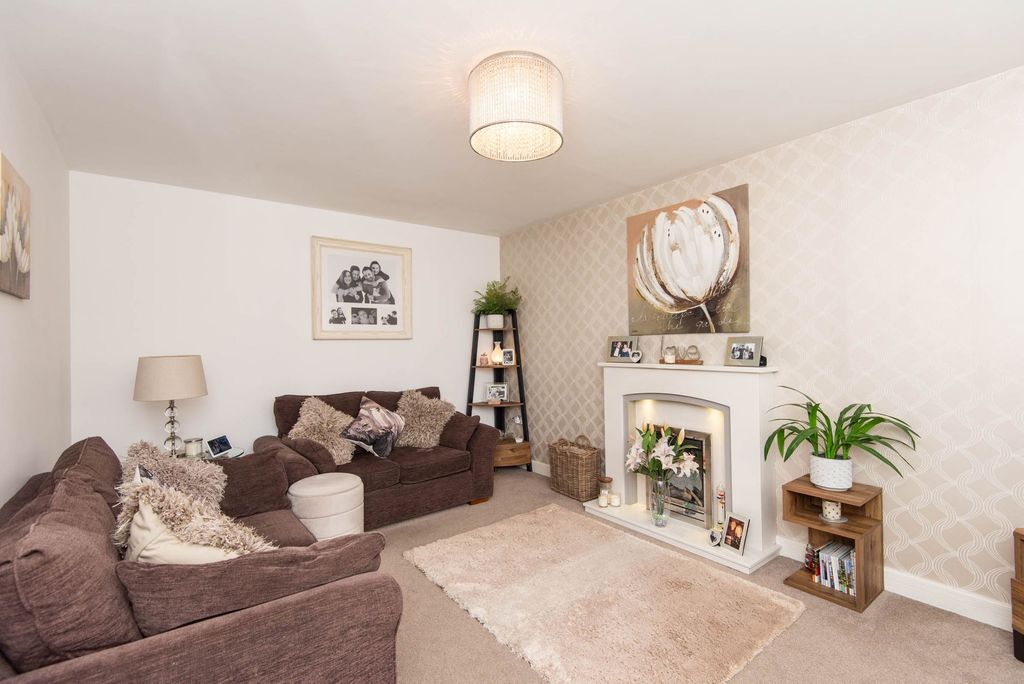 Property photo 2 of 35