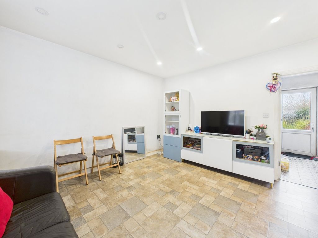 Property photo 2 of 8 Living Room