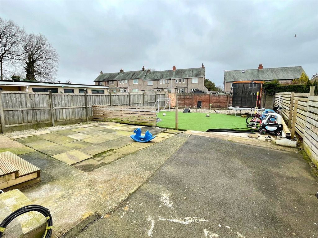 Property photo 3 of 12 Garden