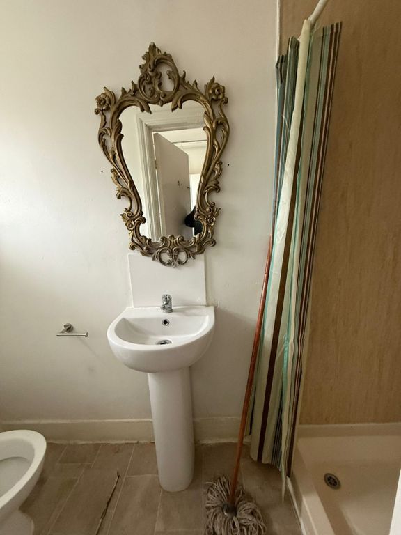 Property photo 2 of 9 Gallery