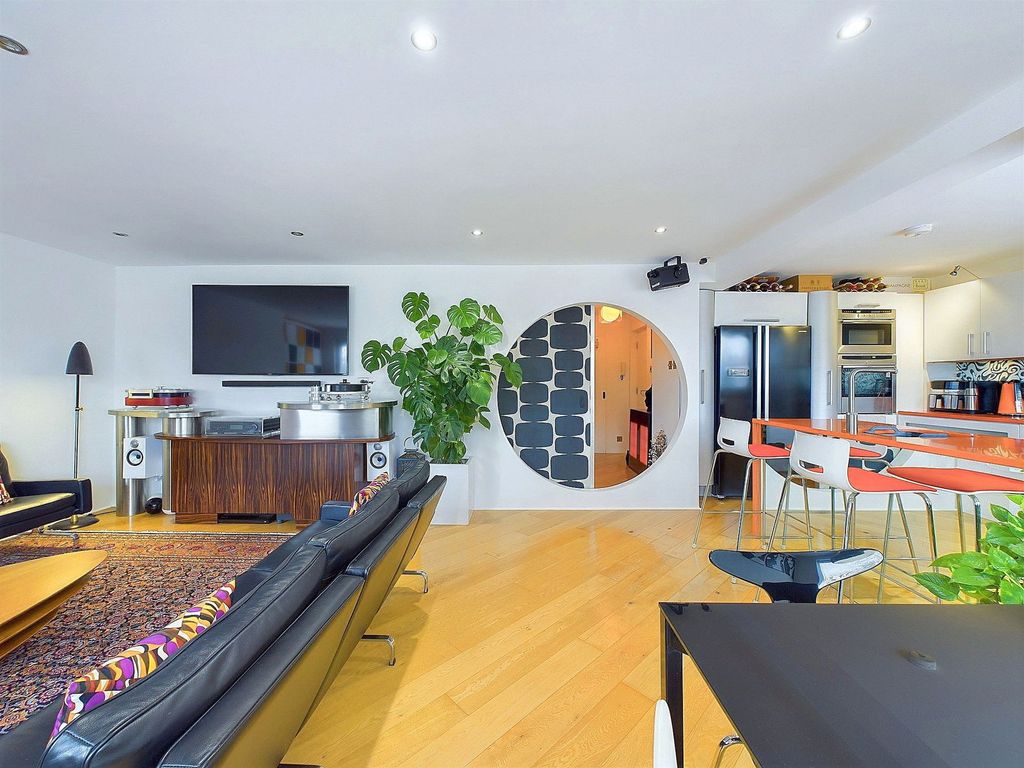 Property photo 1 of 24