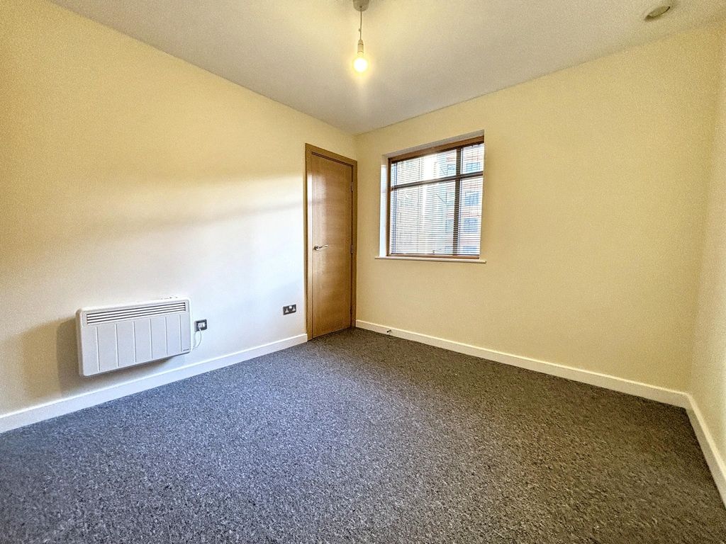 Property photo 1 of 15 Bright, Versatile Bedroom With Neutral Decor....