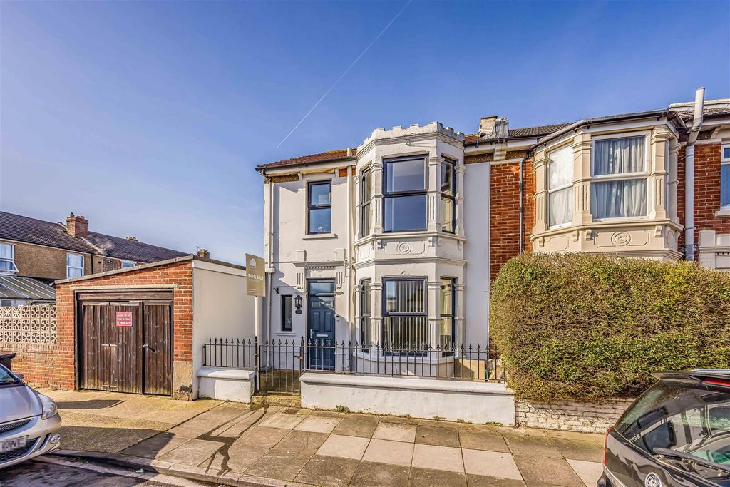 Property photo 1 of 19 128 Kimbolton Road, Portsmouth-Small-Porticomarket