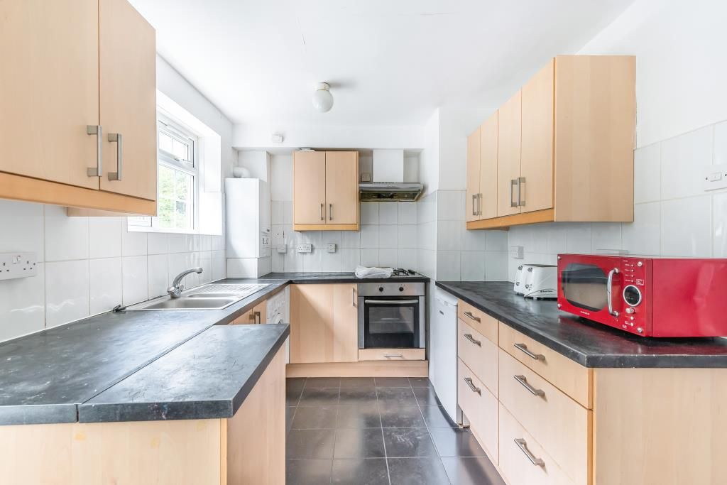 Property photo 3 of 10 Kitchen