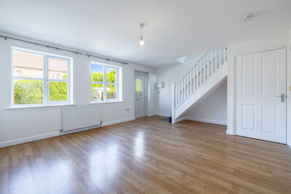 Property photo 2 of 16 10 Aaron Way (Kirton)-10