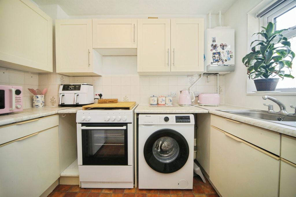 Property photo 3 of 14
