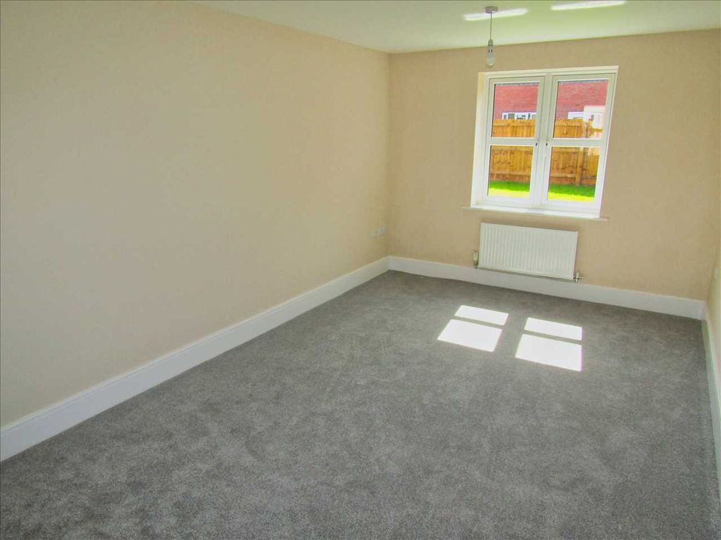 Property photo 3 of 18 Lounge