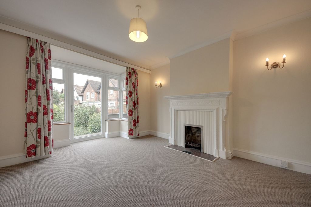 Property photo 3 of 11 Dining Room