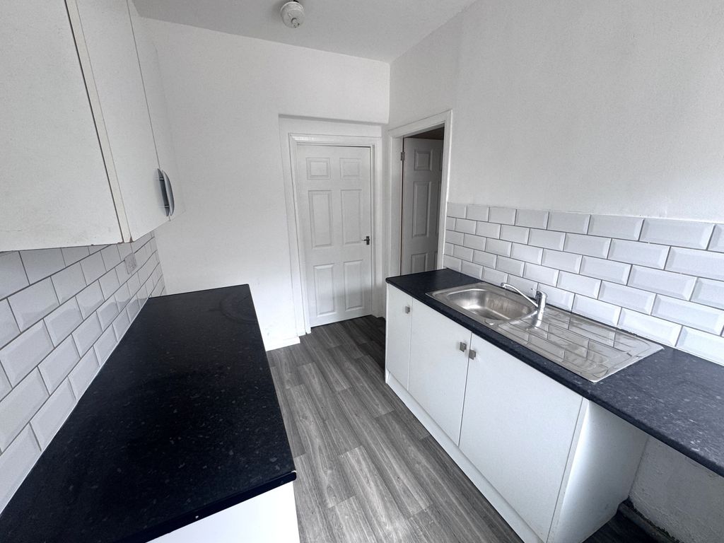 Property photo 2 of 9 Kitchen