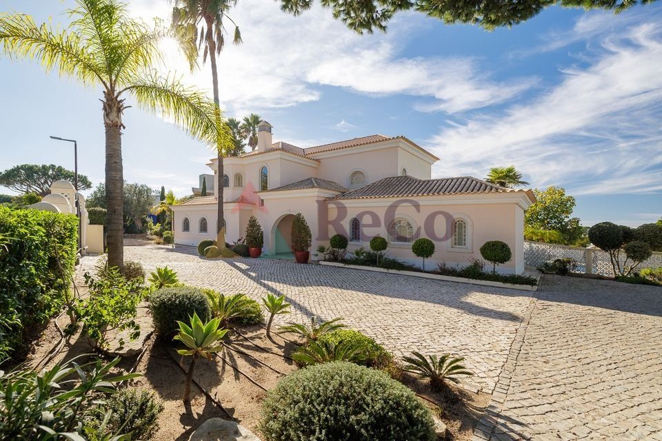 Property photo 1 of 60 Unique 4-Bedroom Frontline Golf Villa On The Royal Course, Vale Do Lobo