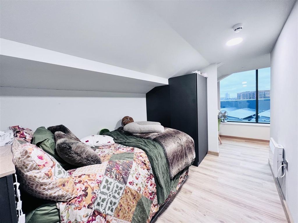 Property photo 1 of 12 Studio