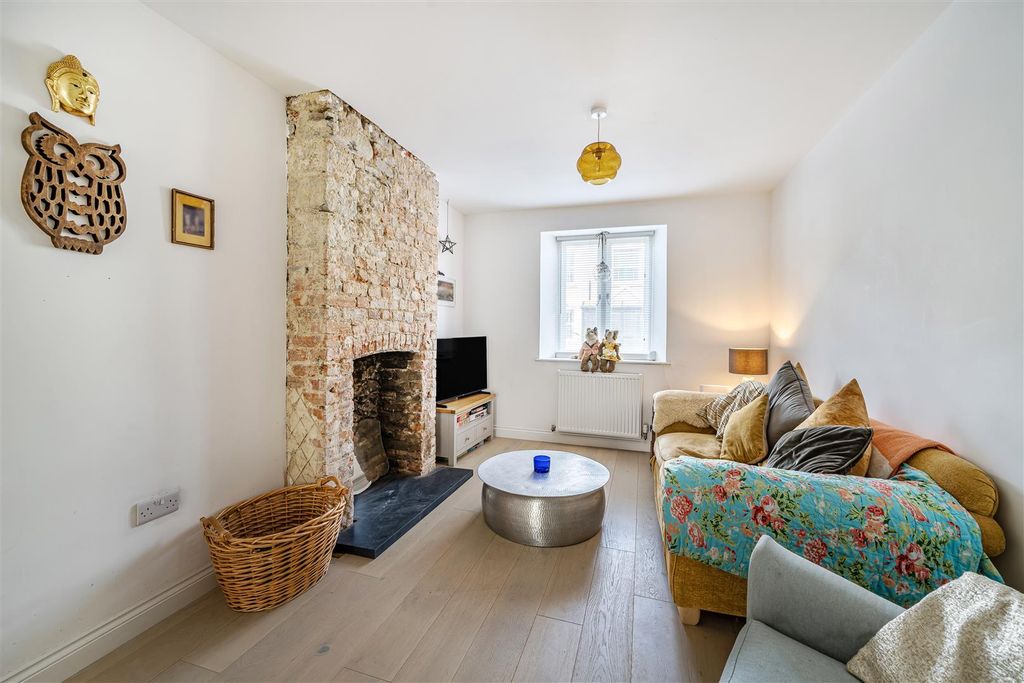 Property photo 3 of 11 1346282-11-68B06Cfb38Eb5.Jpg