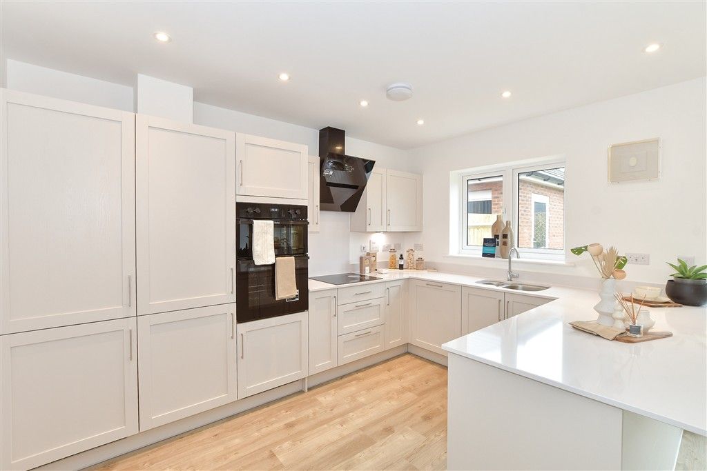 Property photo 3 of 12 Kitchen