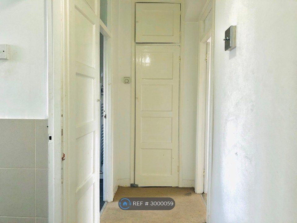 Property photo 2 of 25 Hallway Upstairs