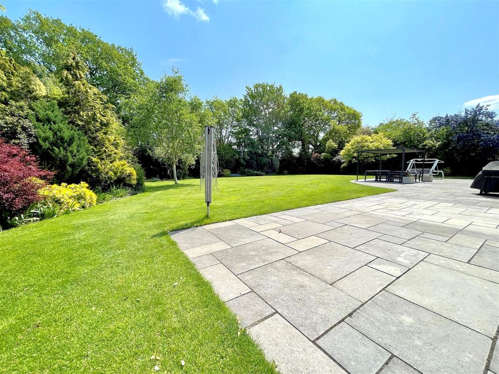 Property photo 3 of 37 Garden 6.Jpg