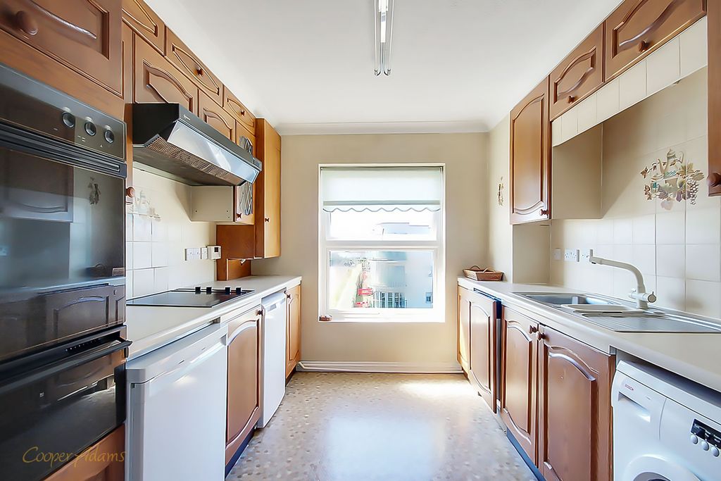 Property photo 3 of 14 Kitchen