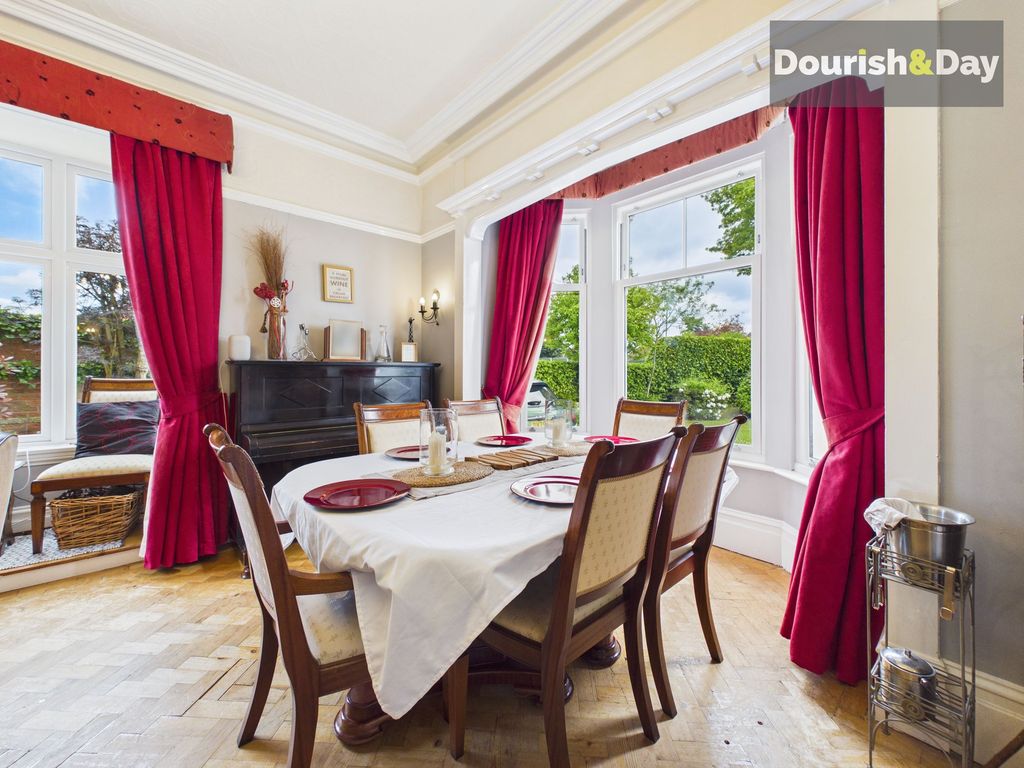 Property photo 2 of 31