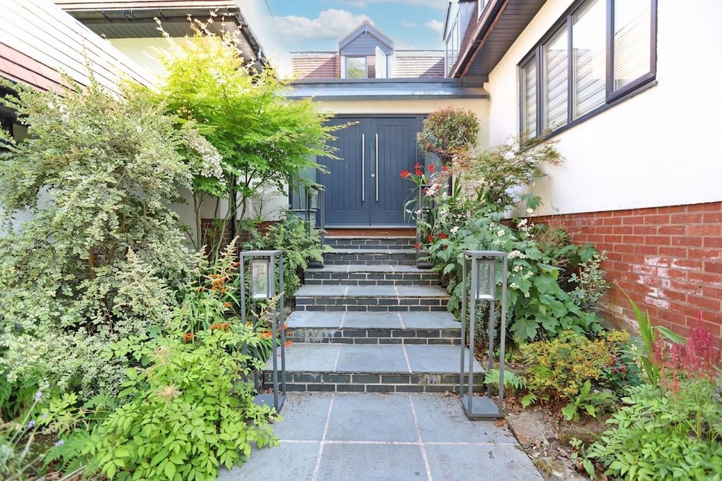 Property photo 2 of 61