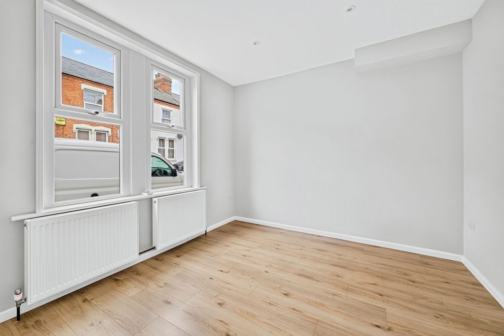 Property photo 2 of 16 Pbox-Img.Jpg