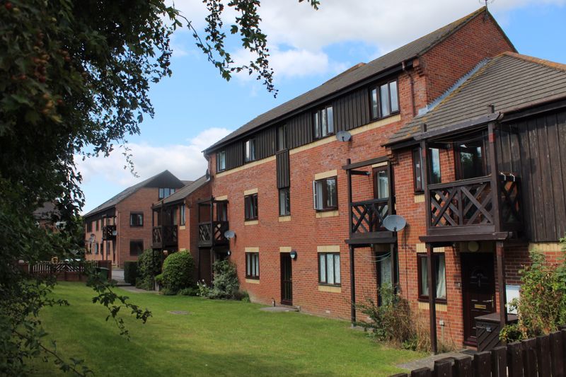 Property photo 1 of 9 Photo 4