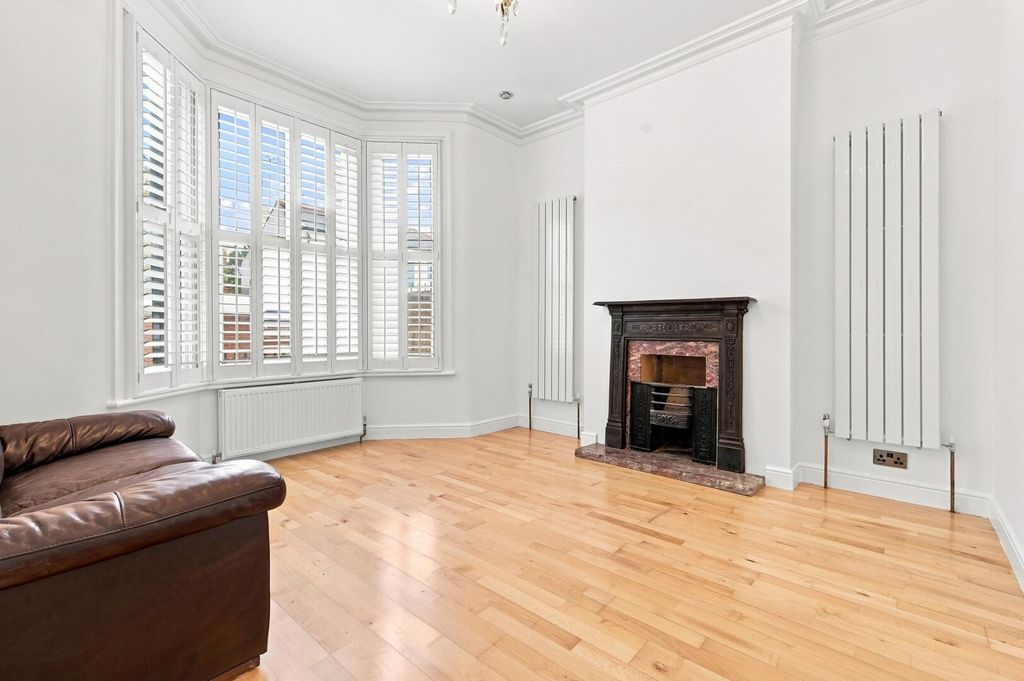 Property photo 2 of 18