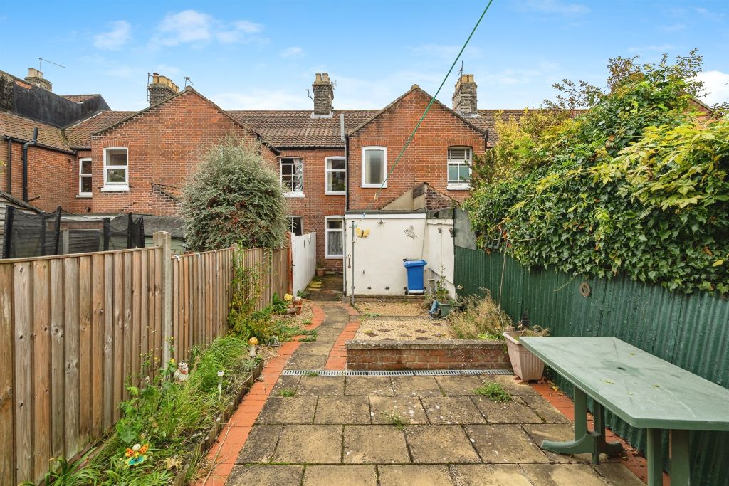 Property photo 2 of 17