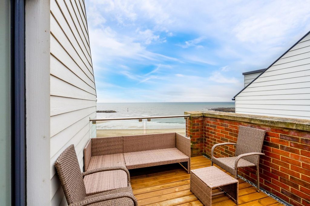 Property photo 2 of 16 Balcony