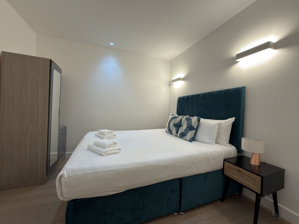 Property photo 3 of 20 Bedroom