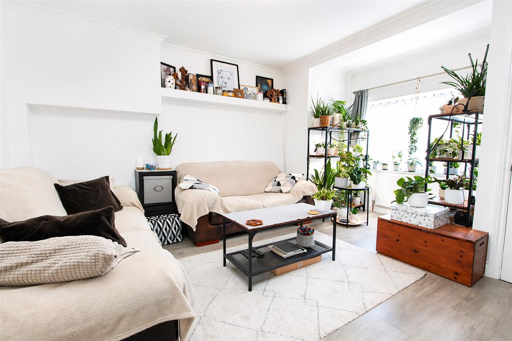 Property photo 2 of 21 Lounge d.Jpg