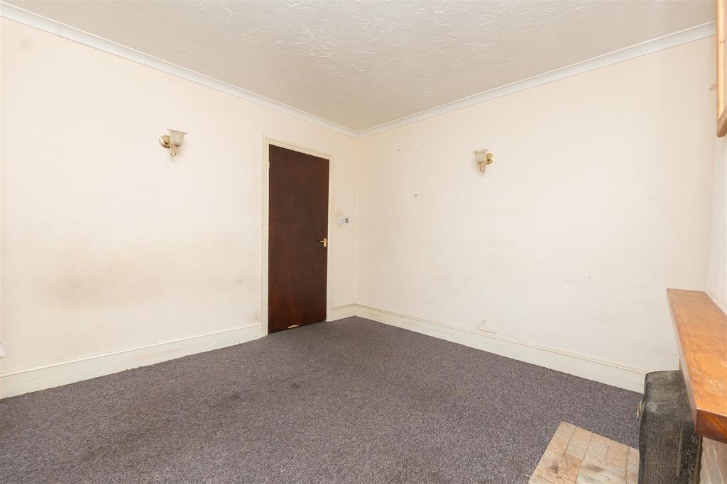 Property photo 2 of 27 15-Poplar-Road-Bs30-5Jx-3.Jpg