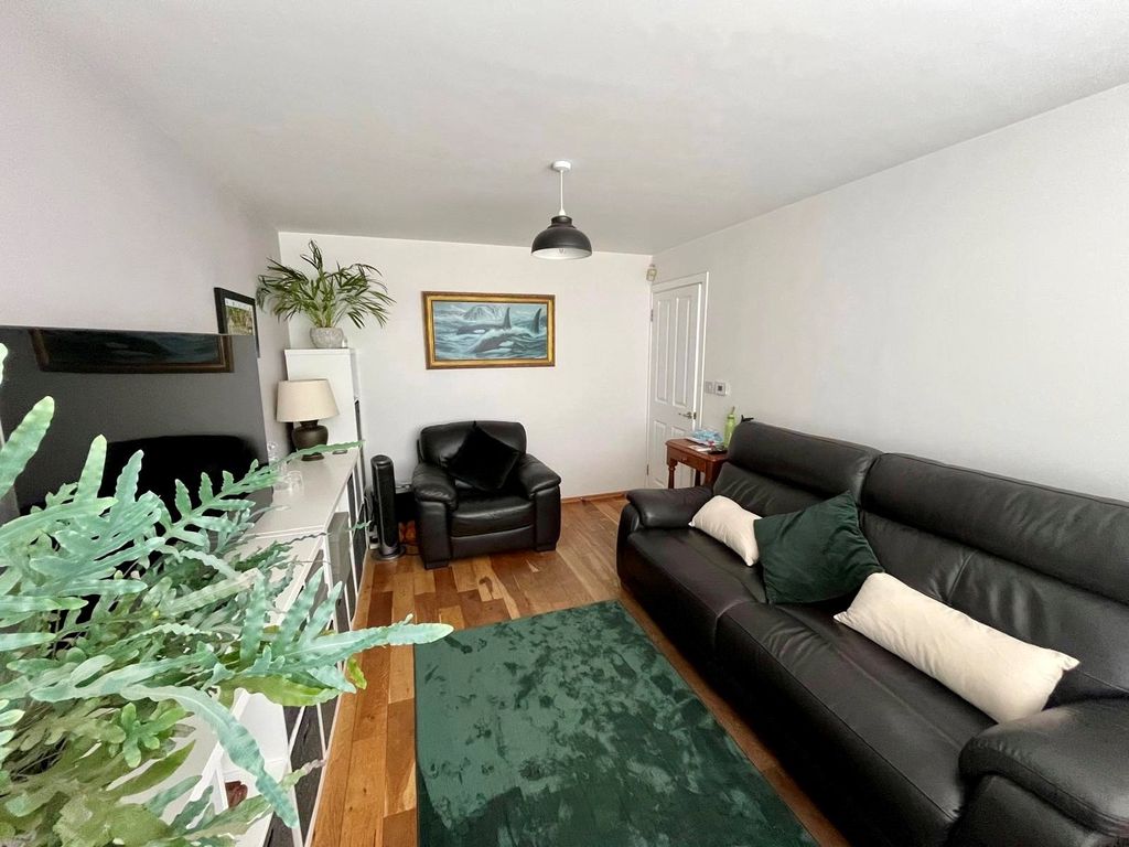 Property photo 2 of 19 Picture No. 12