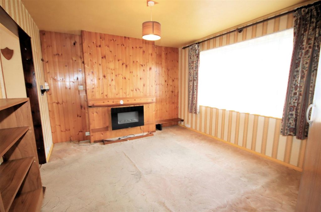 Property photo 3 of 18 Lounge