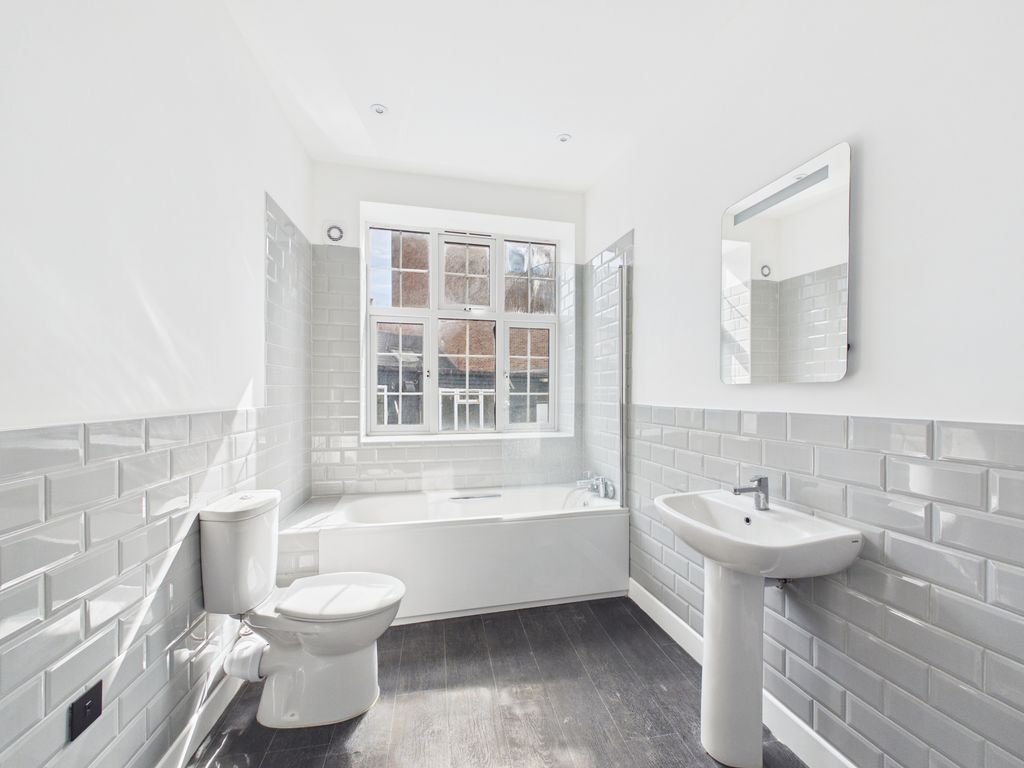 Property photo 1 of 6 Bathroom