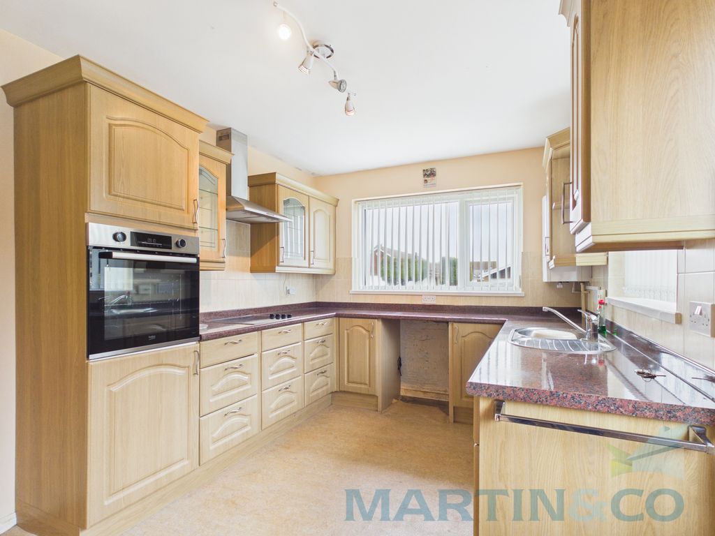 Property photo 2 of 16 Kitchen Pic 1