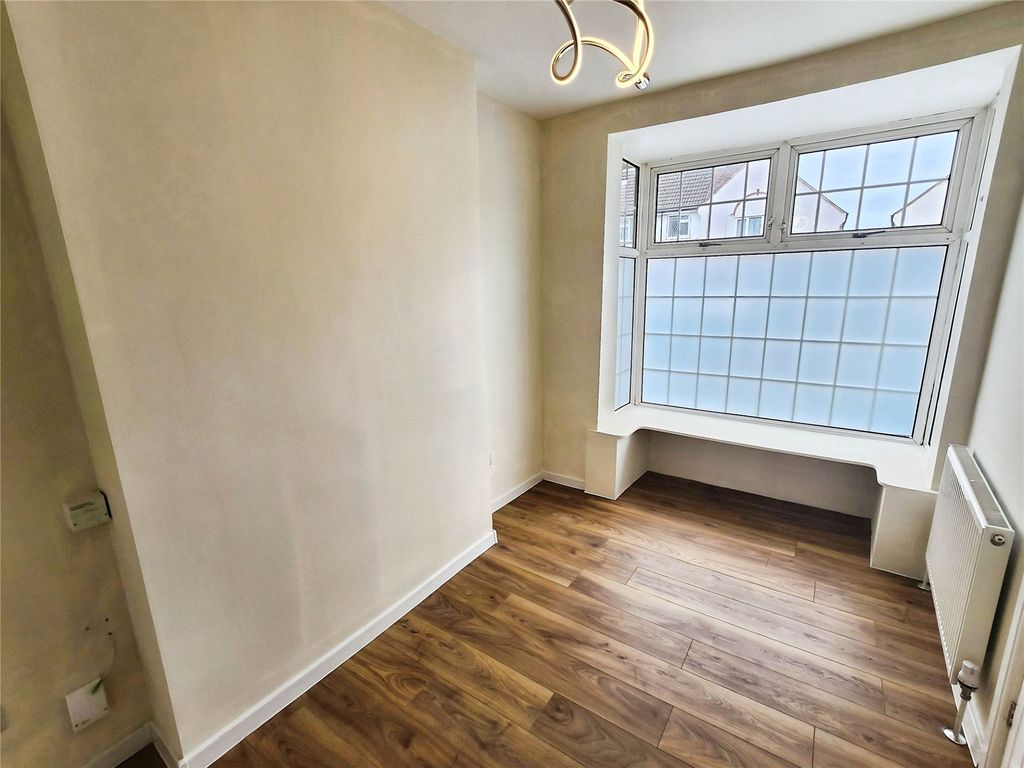 Property photo 3 of 9 Dining Room