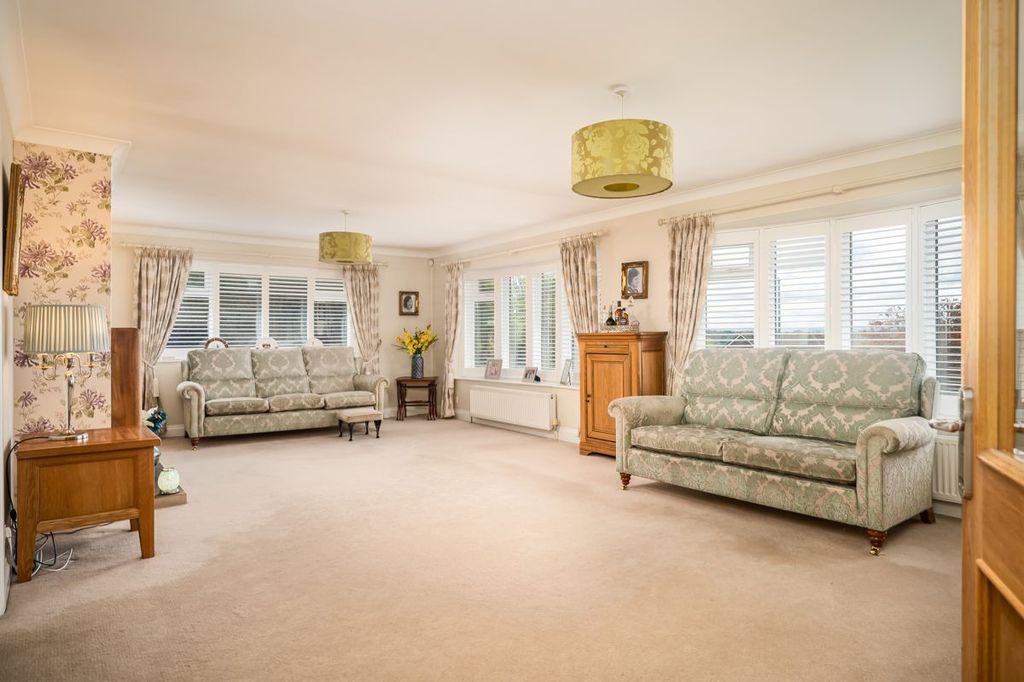 Property photo 2 of 31