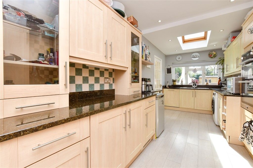 Property photo 3 of 16 Kitchen