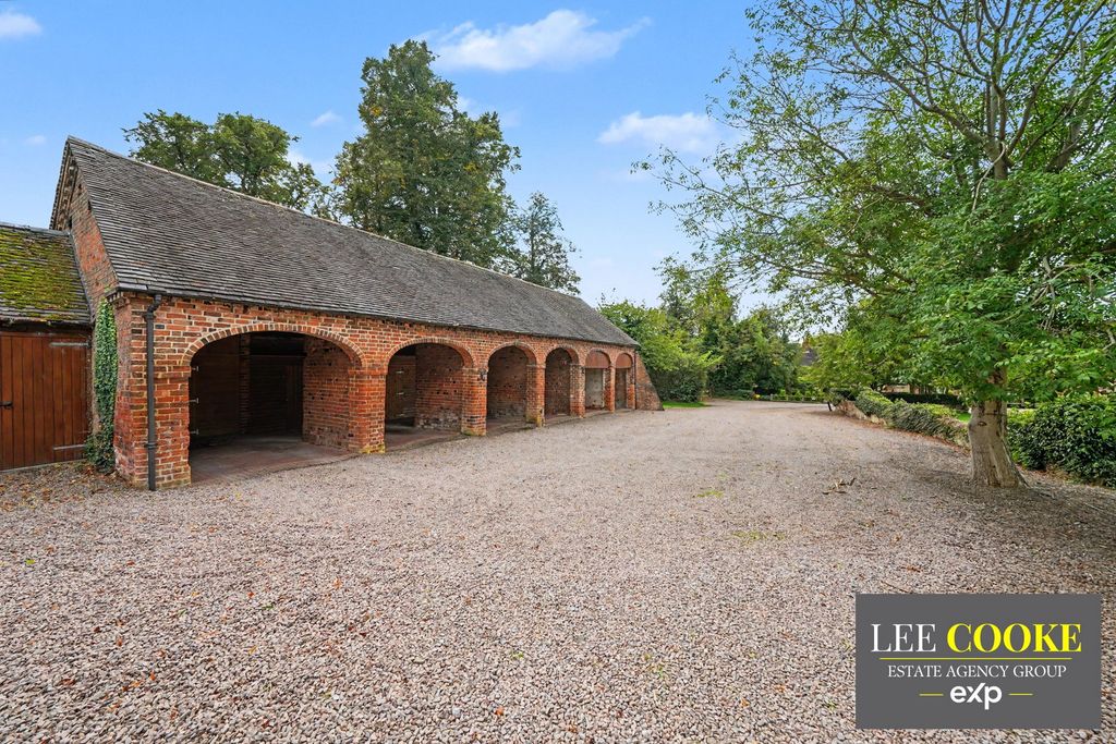 Property photo 2 of 47