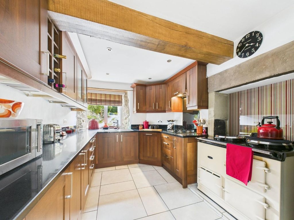 Property photo 3 of 25 Kitchen