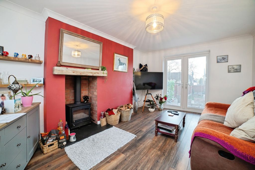 Property photo 3 of 21 Lounge