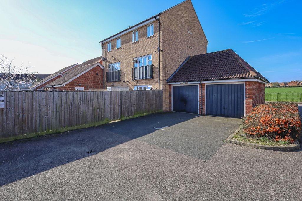 Property photo 2 of 35