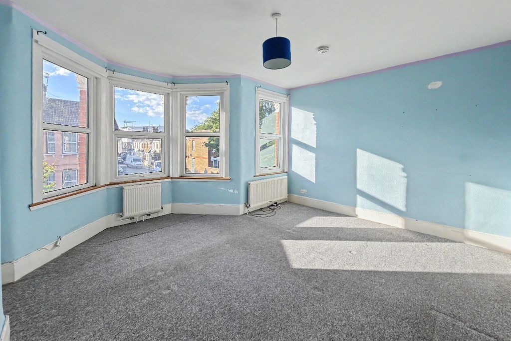 Property photo 3 of 9 2B Woodside Gardens, Tottenham, London N17 6Uy