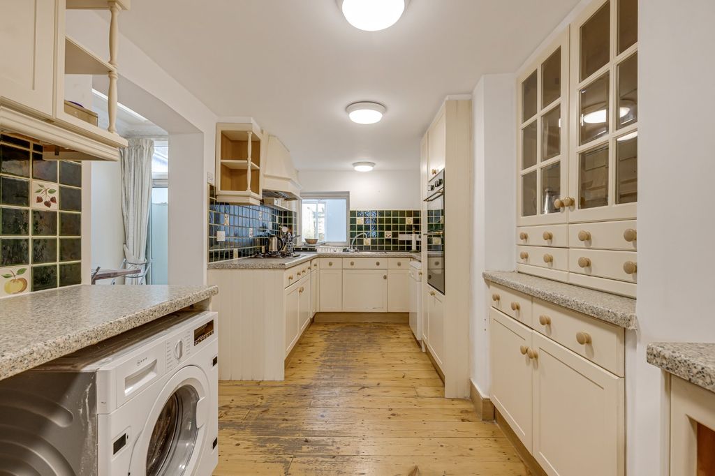 Property photo 3 of 24 Picture No. 12