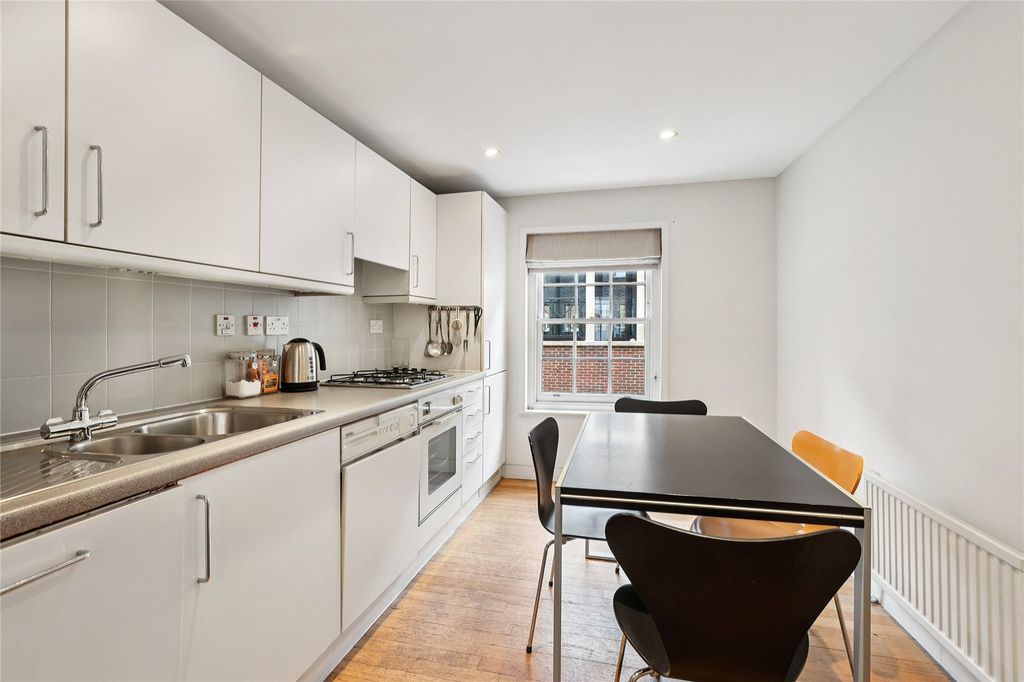 Property photo 3 of 8 Kitchen