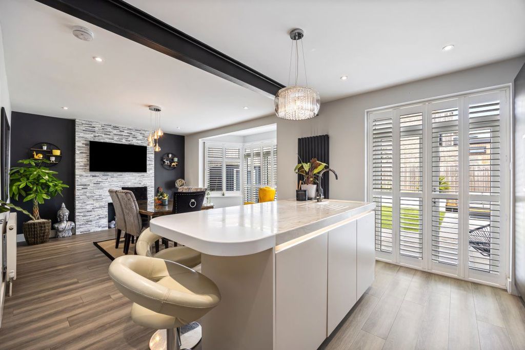 Additional image 5 of 4 bed property to rentWoodland Drive, Hove BN3