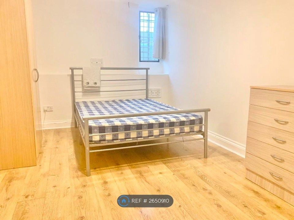 Property photo 3 of 9 Bedroom View 1