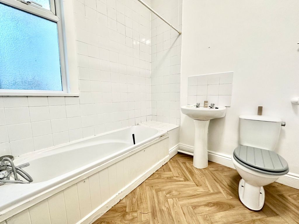 Property photo 3 of 8 Picture No. 23
